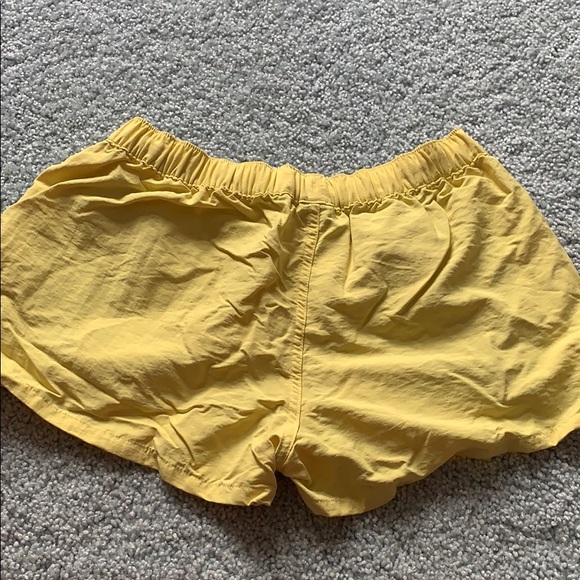 yellow patagonia shorts - Picture 3 of 4